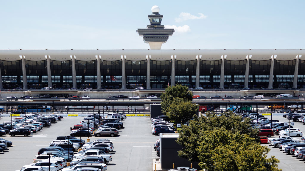 Parking sécurisé près de Roissy avec barrière automatique et caméras de surveillance